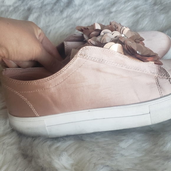 Call it Spring sneakers - Picture 4 of 5